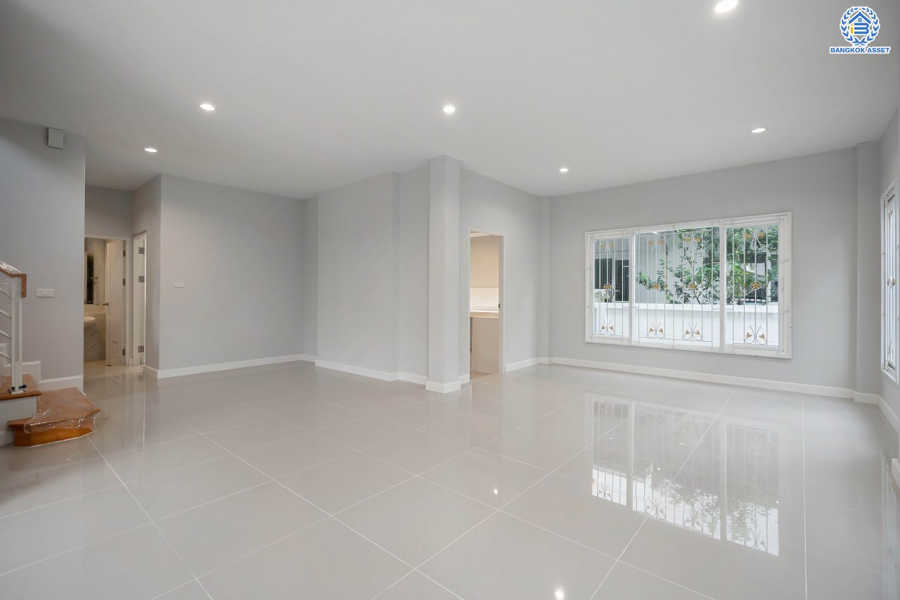 บ้านมือสองตกแต่งใหม่ โครงการ เพอร์เฟคเพลส ราชพฤกษ์ บ้านเดี่ยว จากแบรนด์ Property Perfect เนื้อที่ 56.2 ตร.ว. ฟังก์ชัน 3 ห้องนอน 3 ห้องน้ำ  1 ห้องอเนกประสงค์ จอดรถได้ 2 คัน กับทำเลโซนเมือง ที่เชื่อมต่อหลากหลายเส้นทาง หน้าโครงการติดถ.ราชพฤกษ์ ใกล้รถไฟฟ้าสถานี "บางรักน้อยท่าอิฐ"